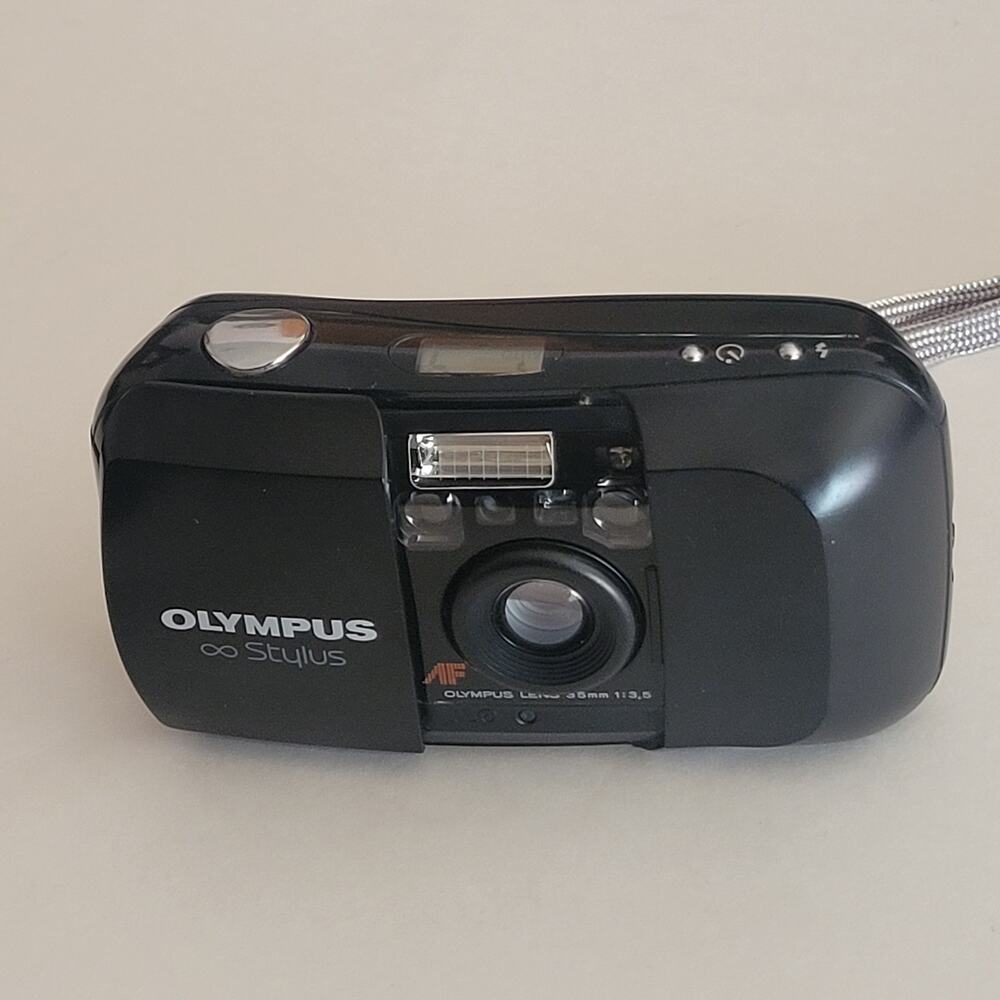 Vintage Olympus Stylus 35mm compact film camera f/3.5 Made in Japan Tested.